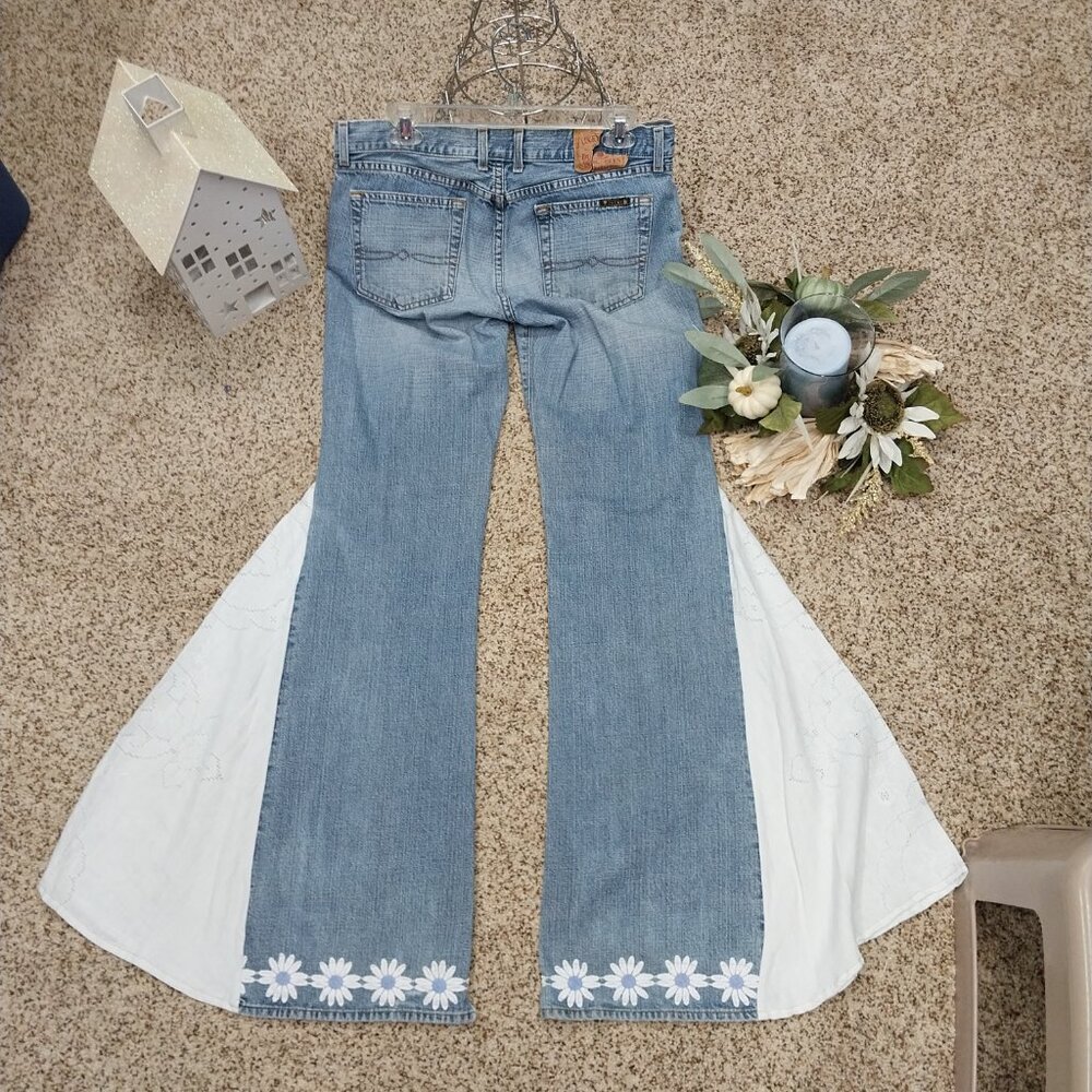 3445 Size 10 Lucky Brand Upcycled Bell-Bottoms In White. - Picture 5 of 8